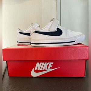 Navy blue court legacy size 9c excellent used condition